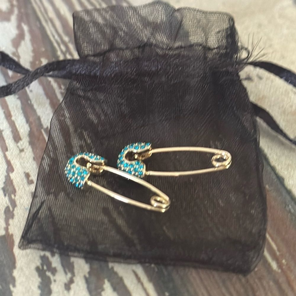 EUC Karl Lagerfeld Goldtone BLUE Crystal Safety Pin Earrings